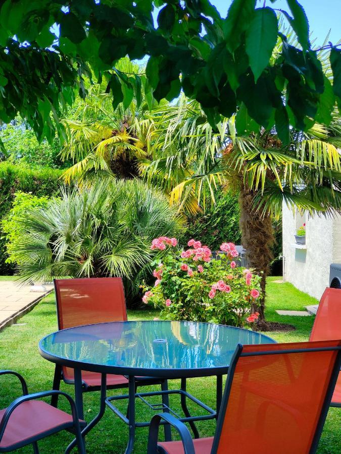 Gite Pause Au Jardin Piscine Chauffee Saint-Branchs Luaran gambar